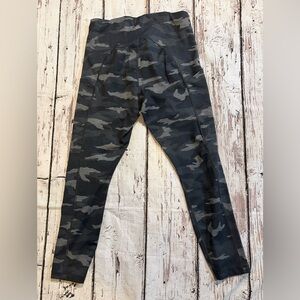 Athleta Gray Camo 7/8 Tights